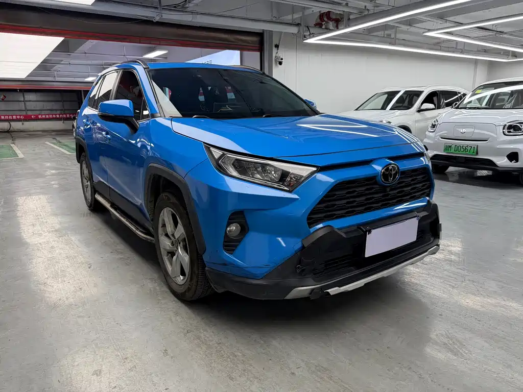 Toyota RAV4 2019 — фото 3