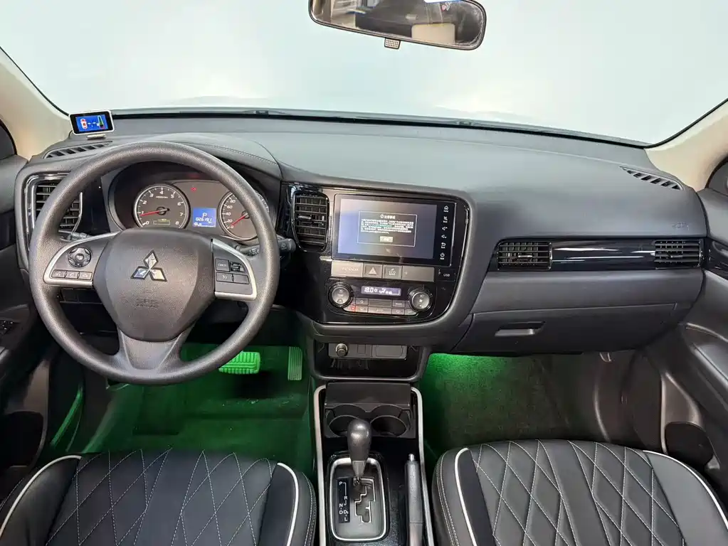 Mitsubishi Outlander 2022 — фото 11