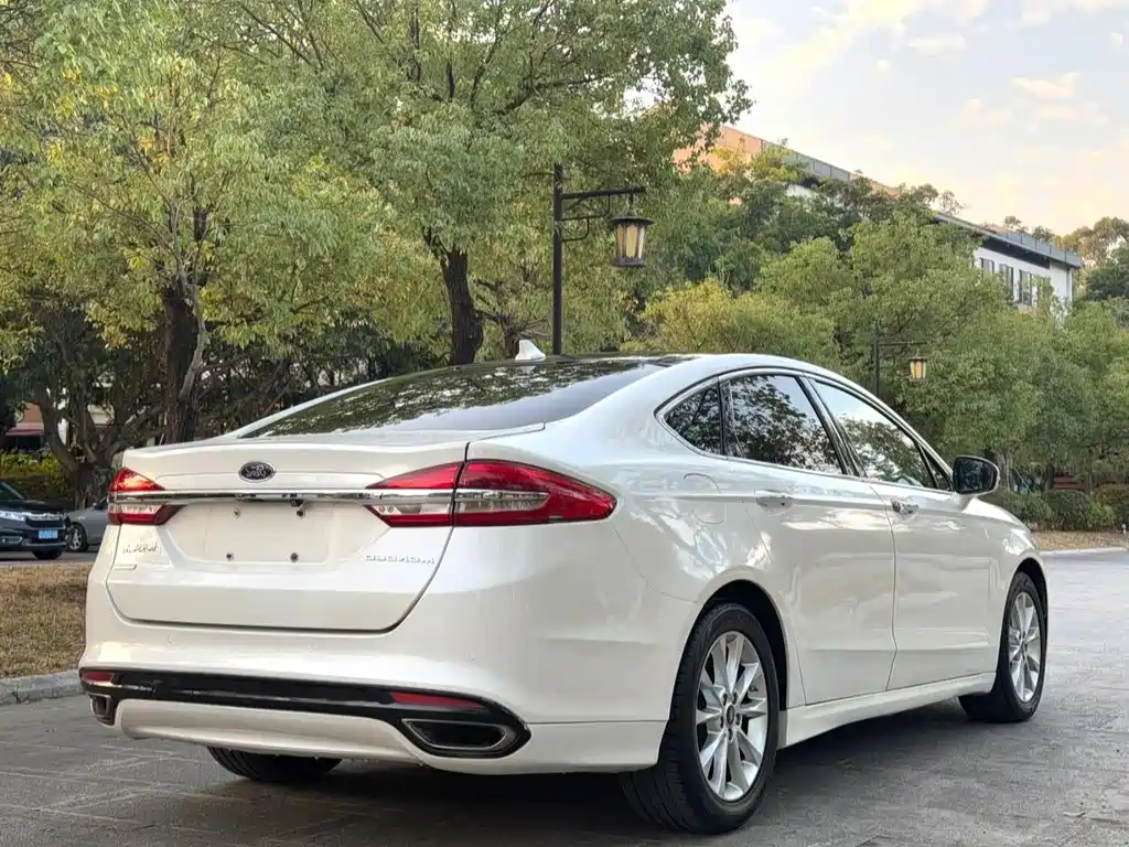 Ford Mondeo 2017 — фото 14