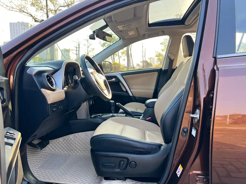 Toyota RAV4 2017 — фото 10