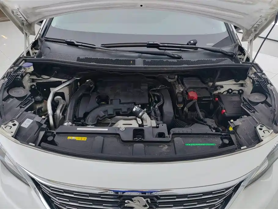 Peugeot 5008 2017 — фото 10