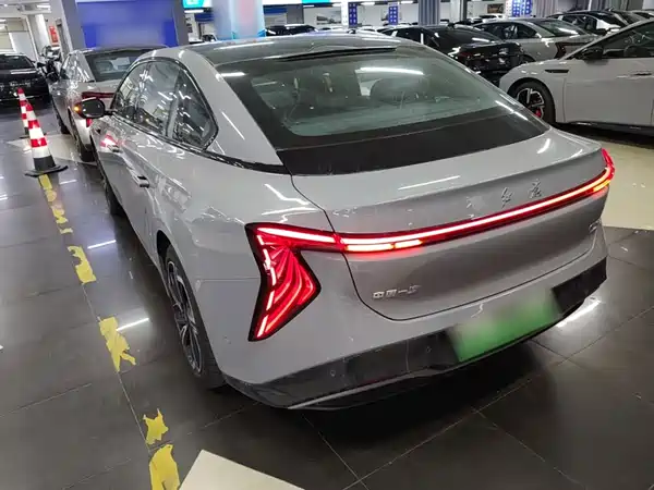 Hongqi EH7 2024