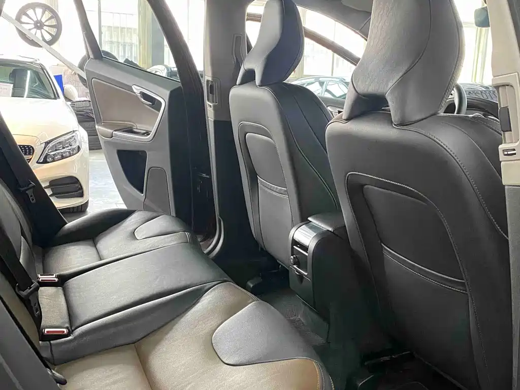 Volvo XC60 2015 — фото 12