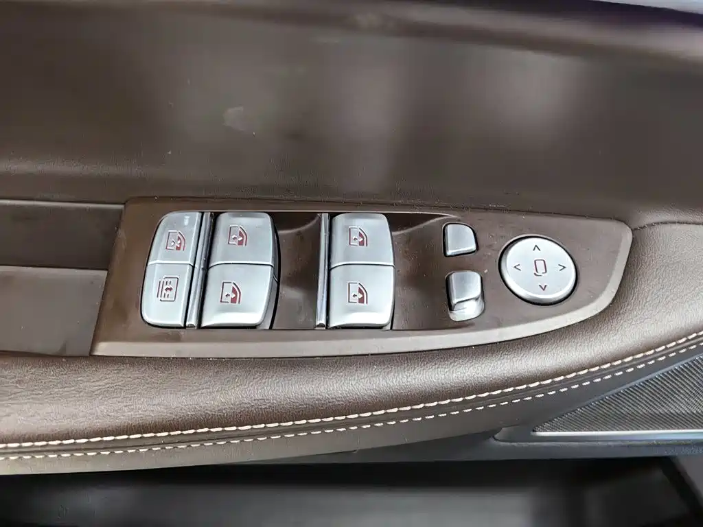 BMW 7 Series 2018 — фото 9