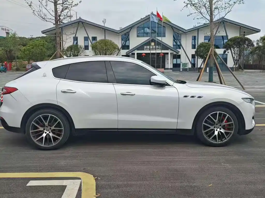 Maserati Levante 2019 — фото 8