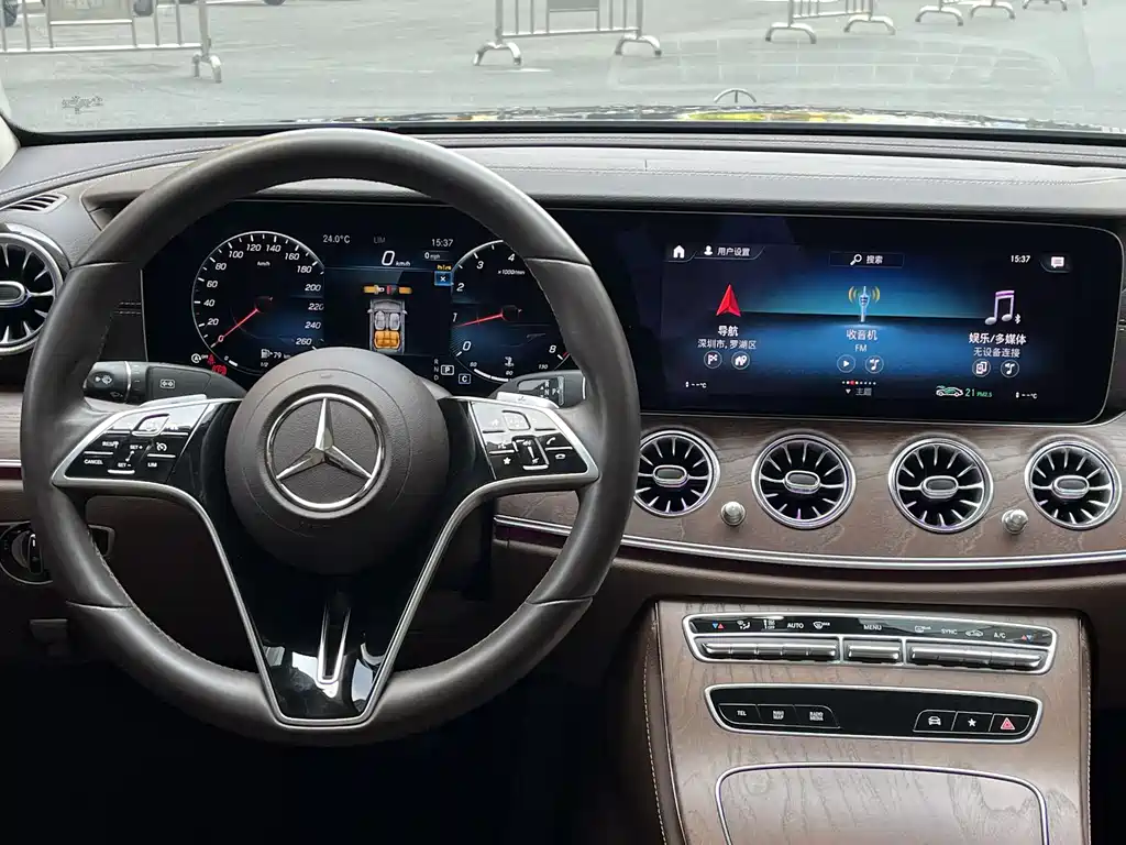 Mercedes-Benz E-Class 2023 — фото 12