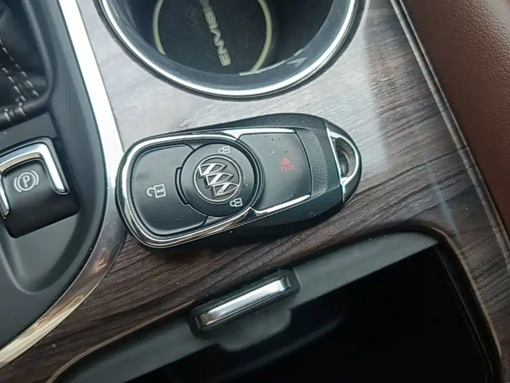 Buick Envision Plus 2017 — фото 9