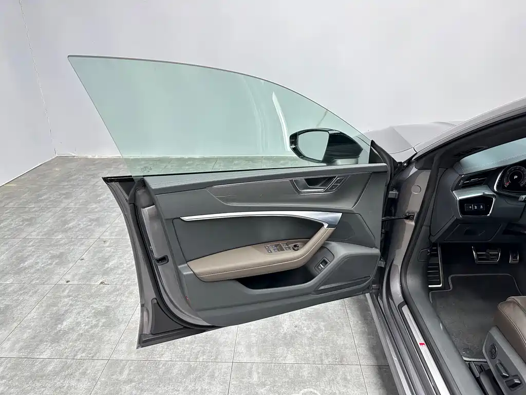 Audi A7L 2023 — фото 15
