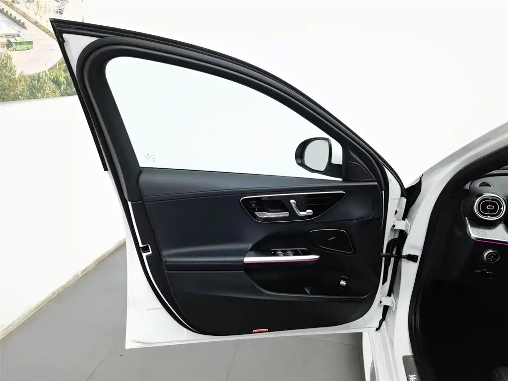 Mercedes-Benz C-Class 2023 — фото 8