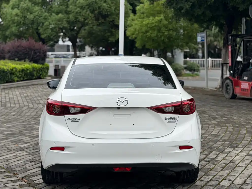 Mazda 3 Axela 2017 — фото 5