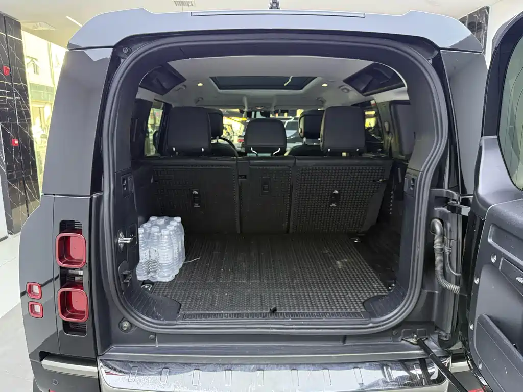 Land Rover Defender 2021 — фото 25