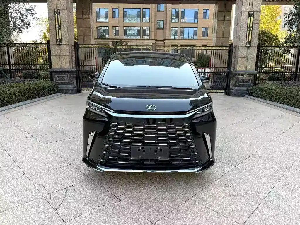 Lexus LM 2023