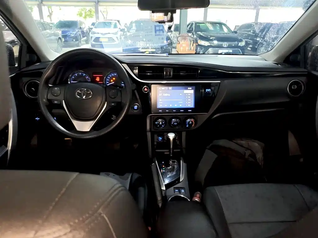Toyota Corolla 2018 — фото 10