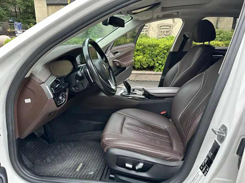BMW 5 Series 2020 — фото 14