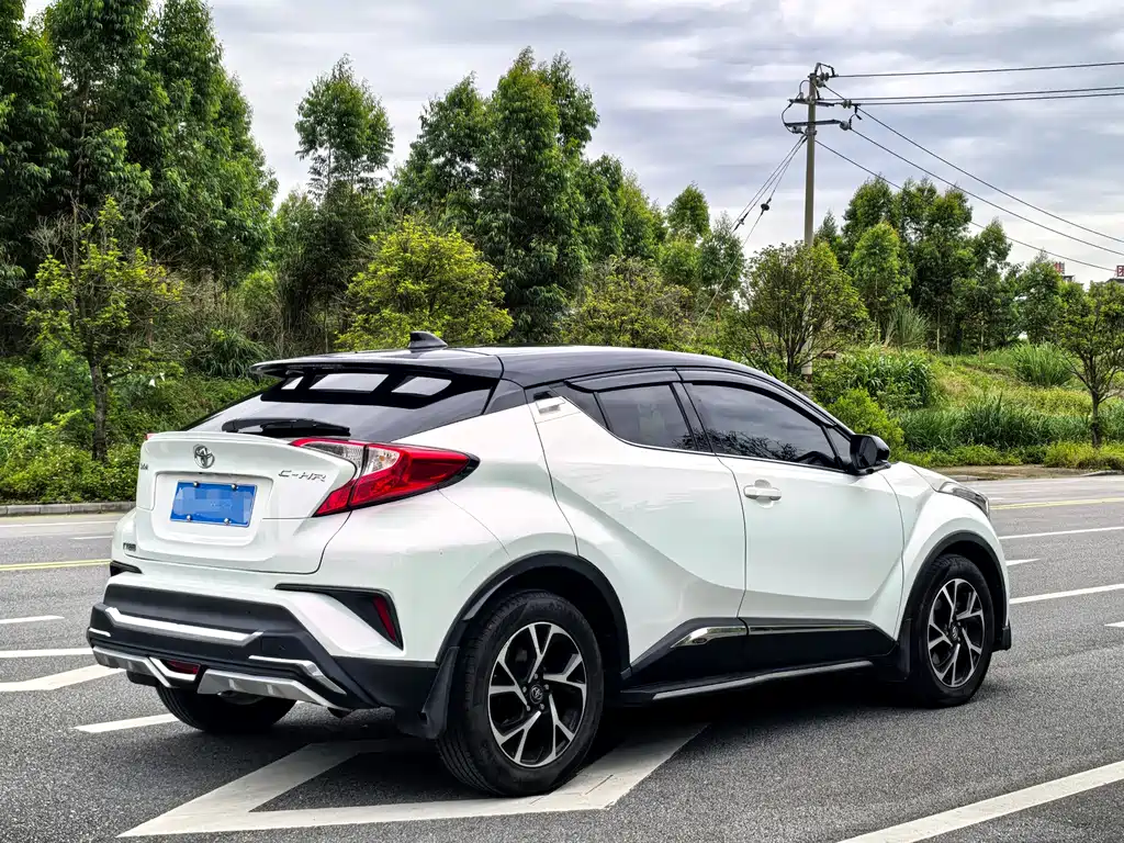 Toyota C-HR 2019 — фото 6