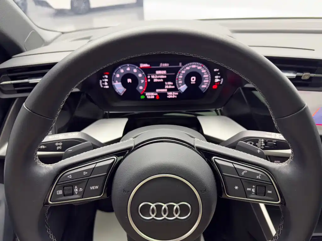Audi A3 2023 — фото 16