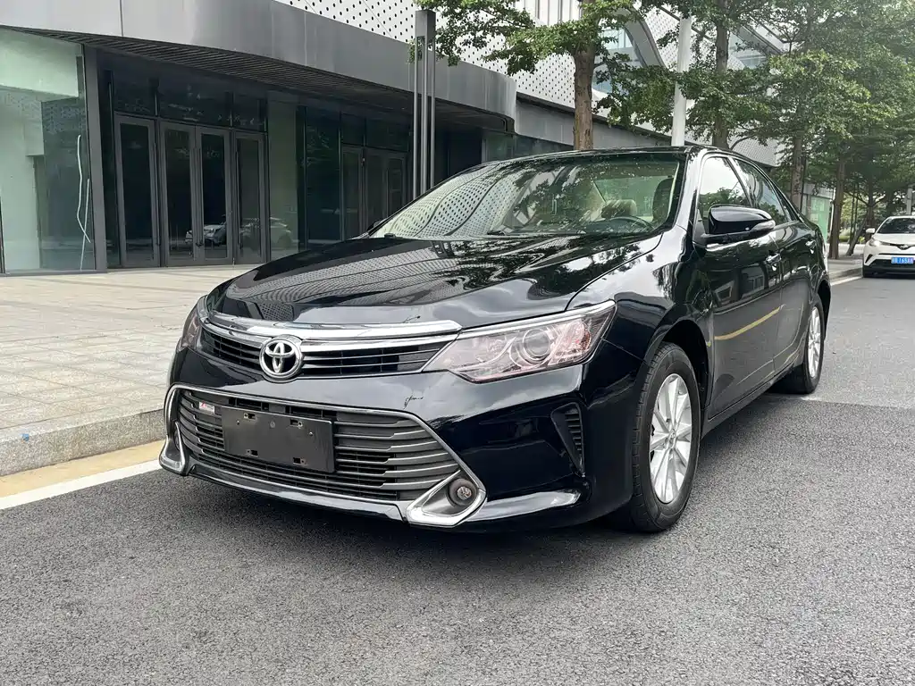 Toyota Camry 2015 — фото 1
