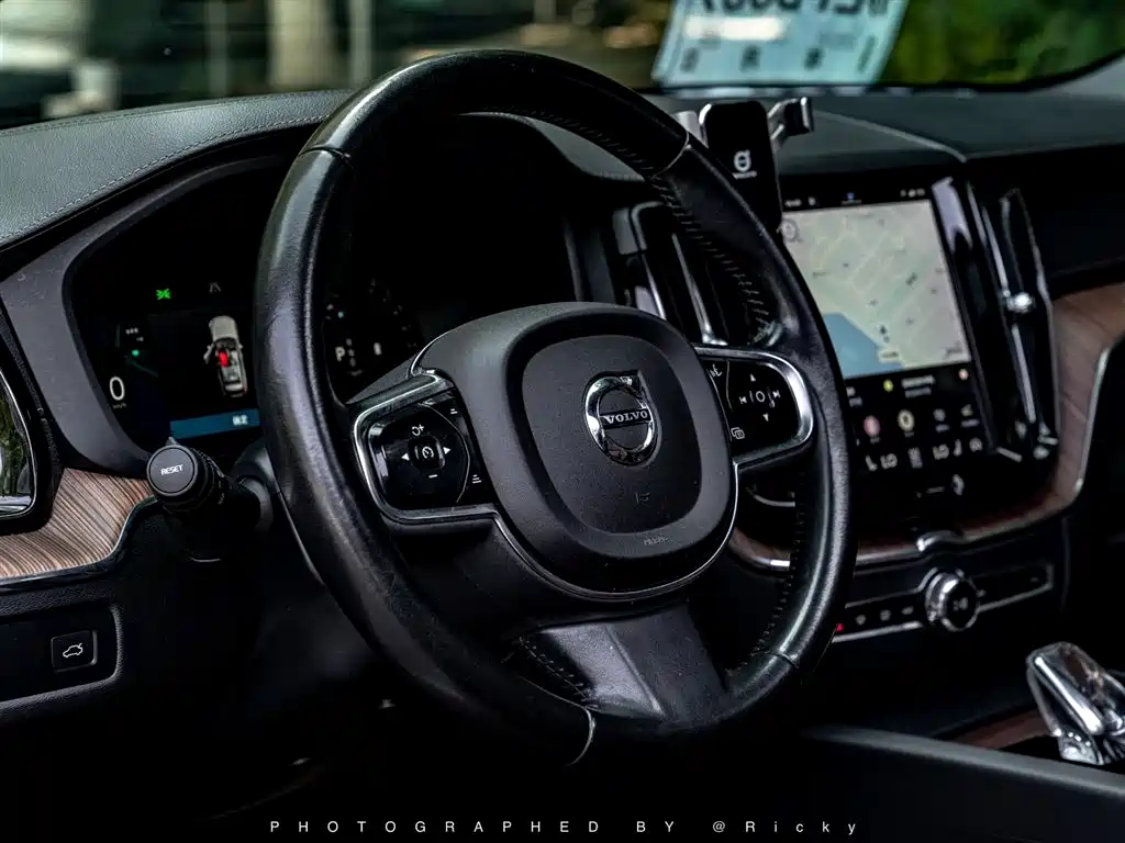 Volvo XC60 2022 — фото 4
