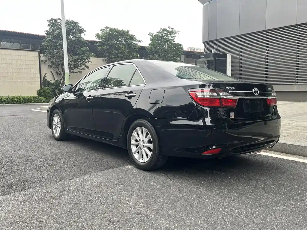 Toyota Camry 2015 — фото 5