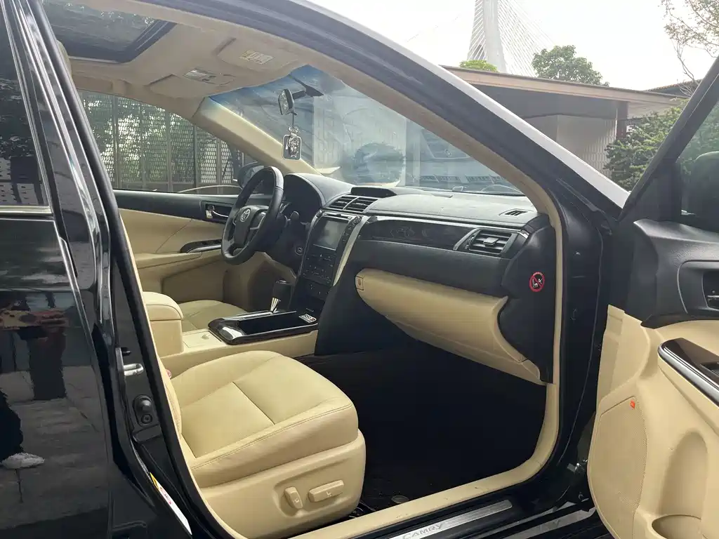 Toyota Camry 2015 — фото 19
