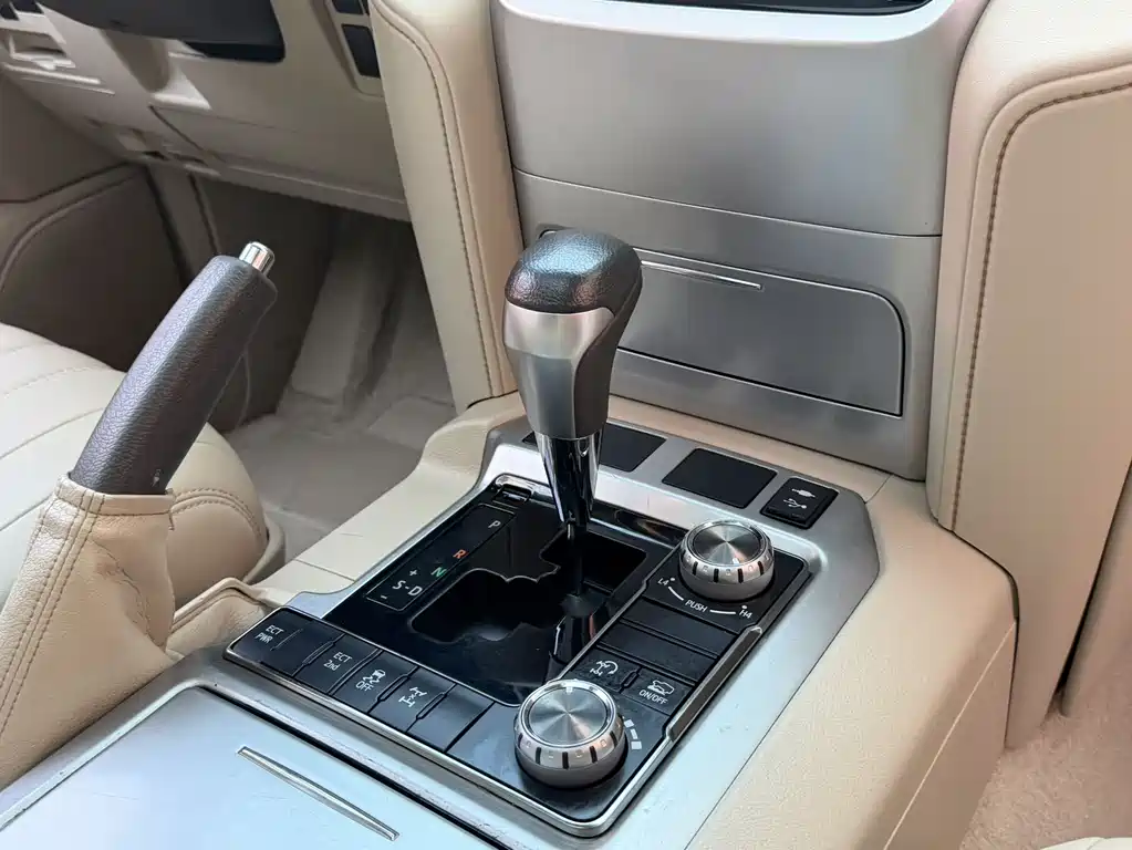 Toyota Land Cruiser 2018 — фото 13