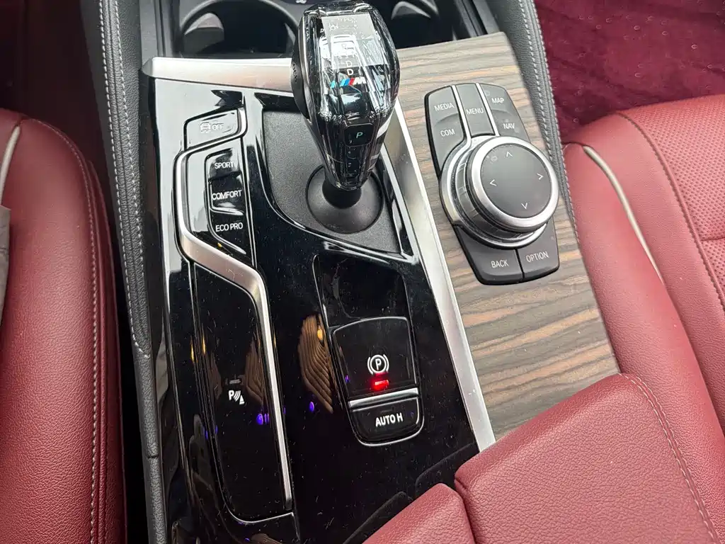 BMW 5 Series 2022 — фото 16