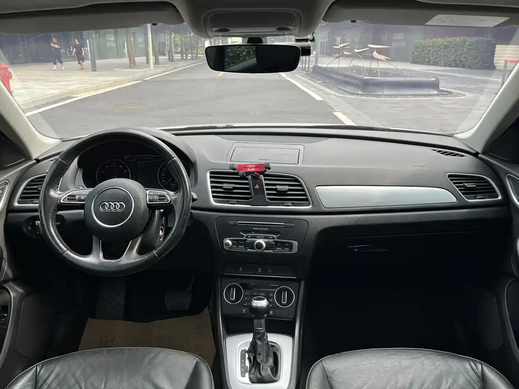 Audi Q3 2016 — фото 16
