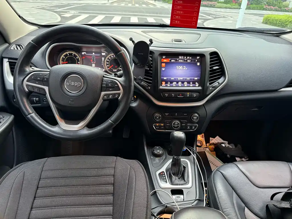 Jeep Cherokee 2015 — фото 5