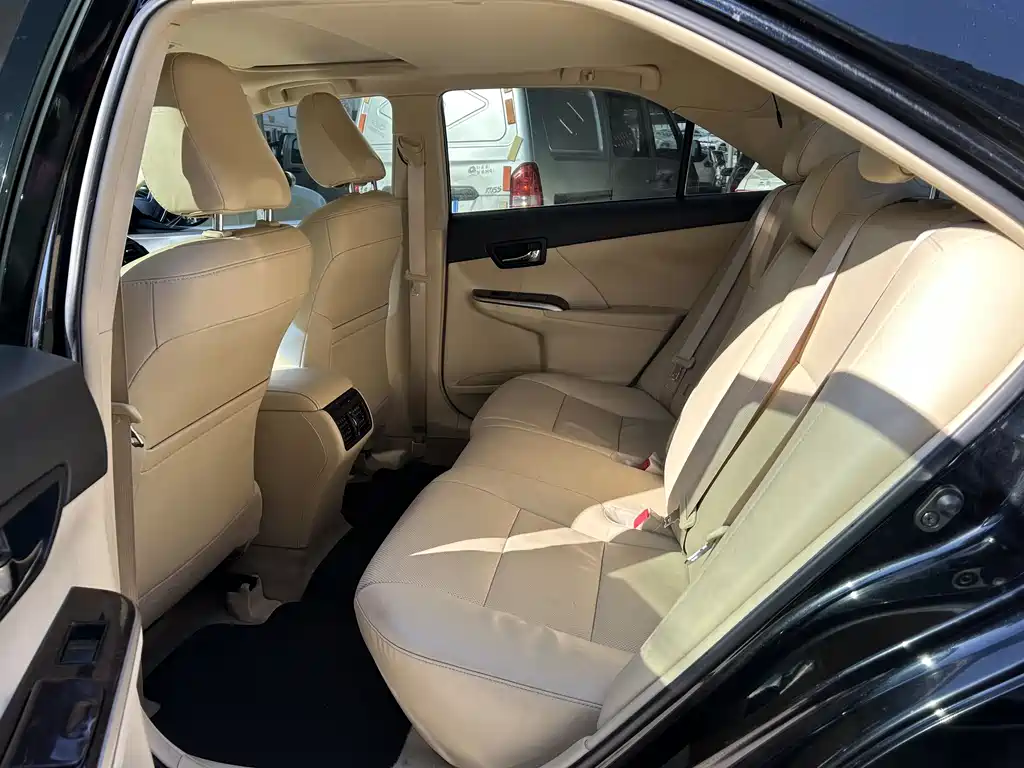 Toyota Camry 2015 — фото 5