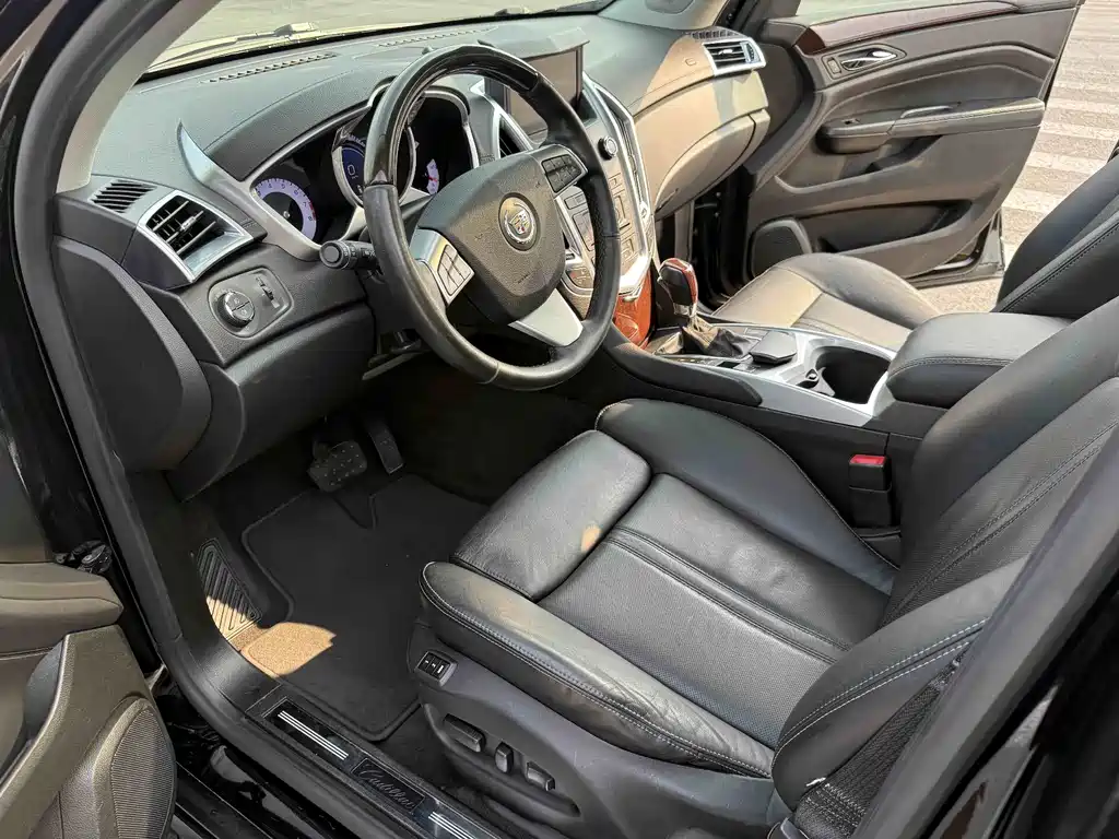 Cadillac SRX 2012 — фото 4