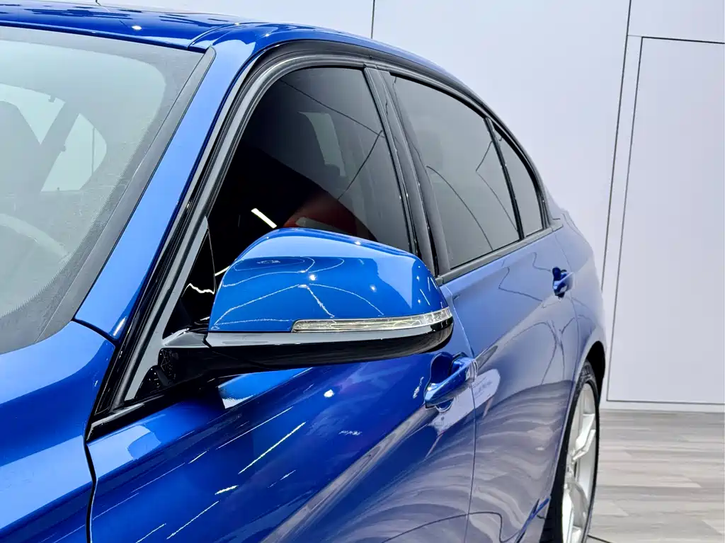 BMW 3 Series 2019 — фото 18
