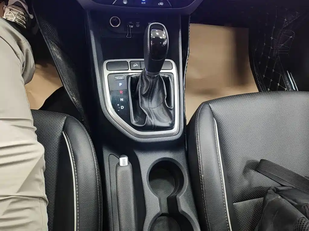 Hyundai ix25 2015 — фото 10