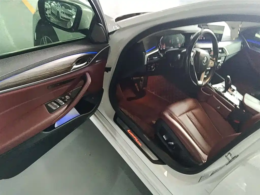 BMW 5 Series 2022 — фото 16