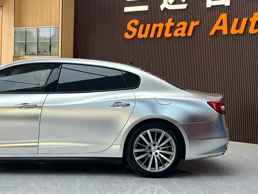 Maserati Quattroporte 2017 — фото 15