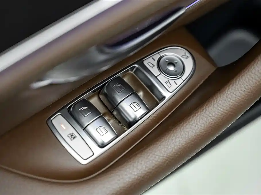 Mercedes-Benz E-Class 2020 — фото 15
