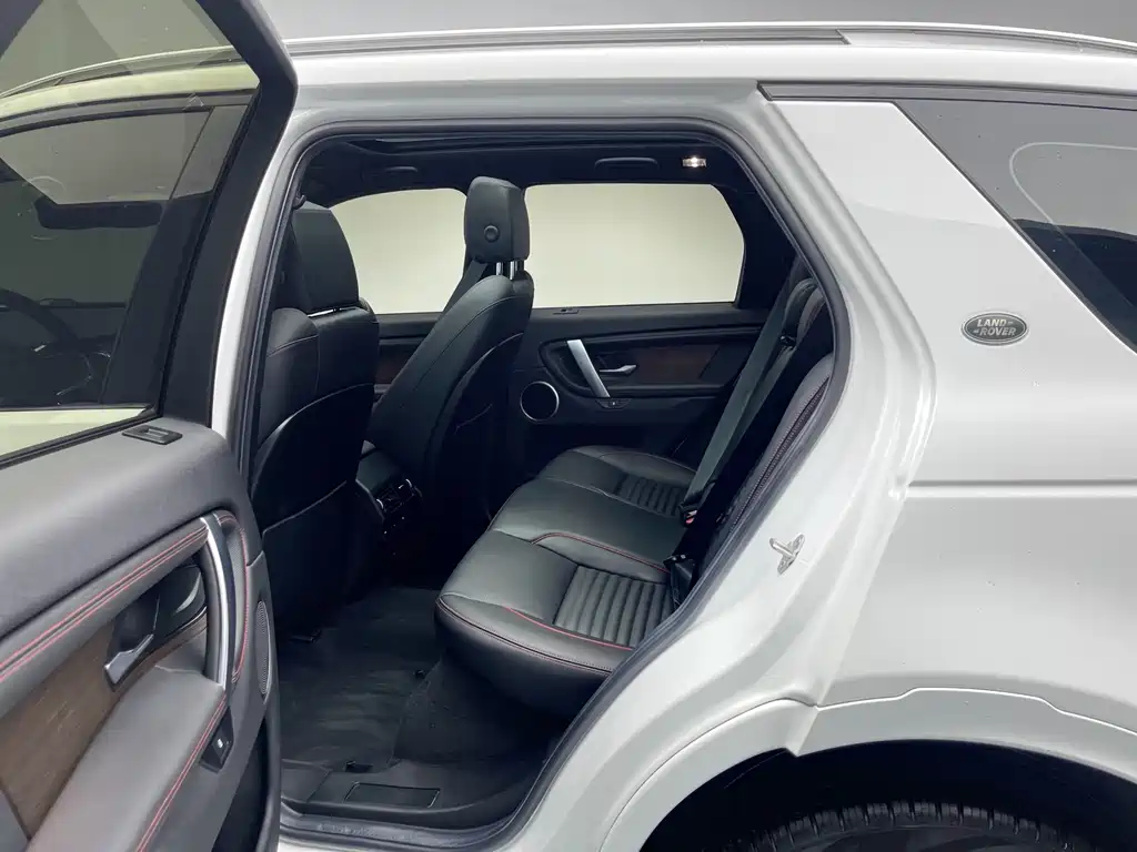 Land Rover Discovery Sport 2023 — фото 9