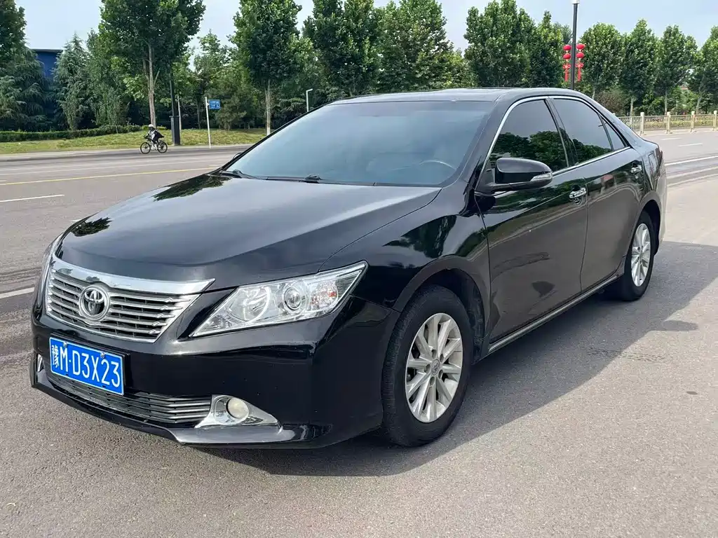 Toyota Camry 2014 — фото 1