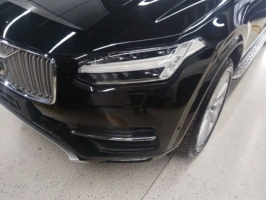 Volvo XC90 2018 — фото 24