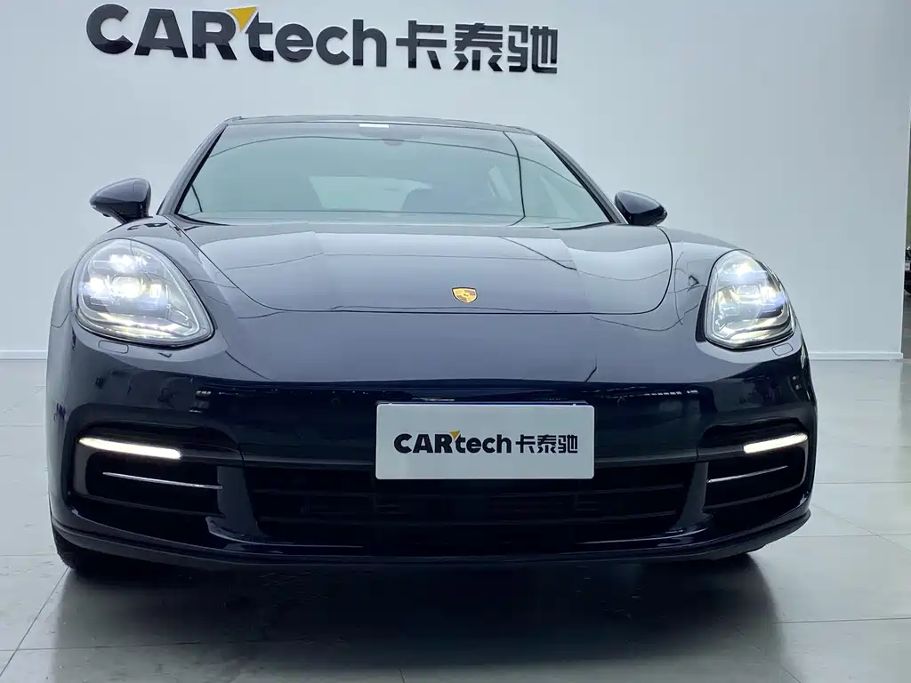 Porsche Panamera 2018 — фото 36