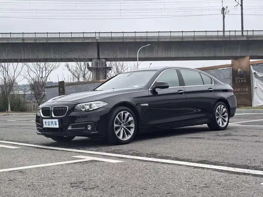 BMW 5 Series 2017 — фото 1