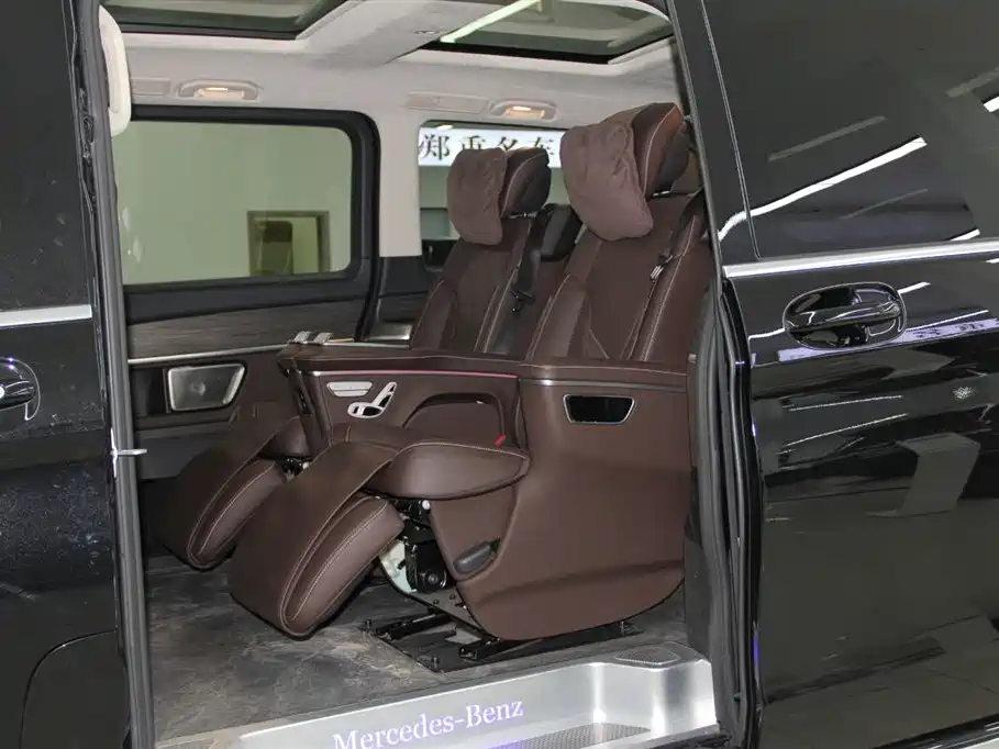 Mercedes-Benz V-Class 2024 — фото 8