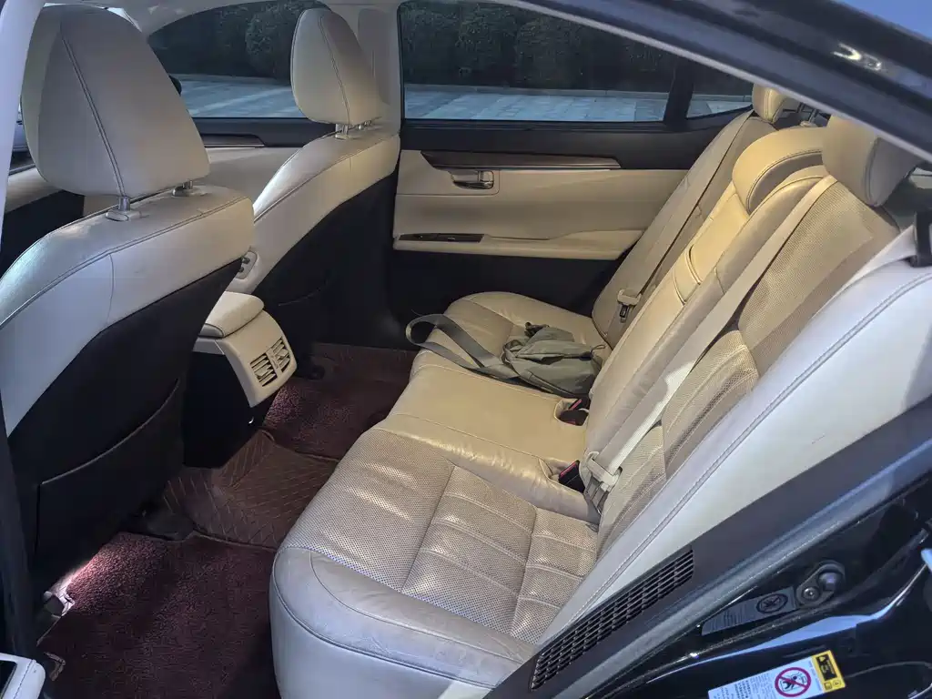 Lexus ES 2015 — фото 15