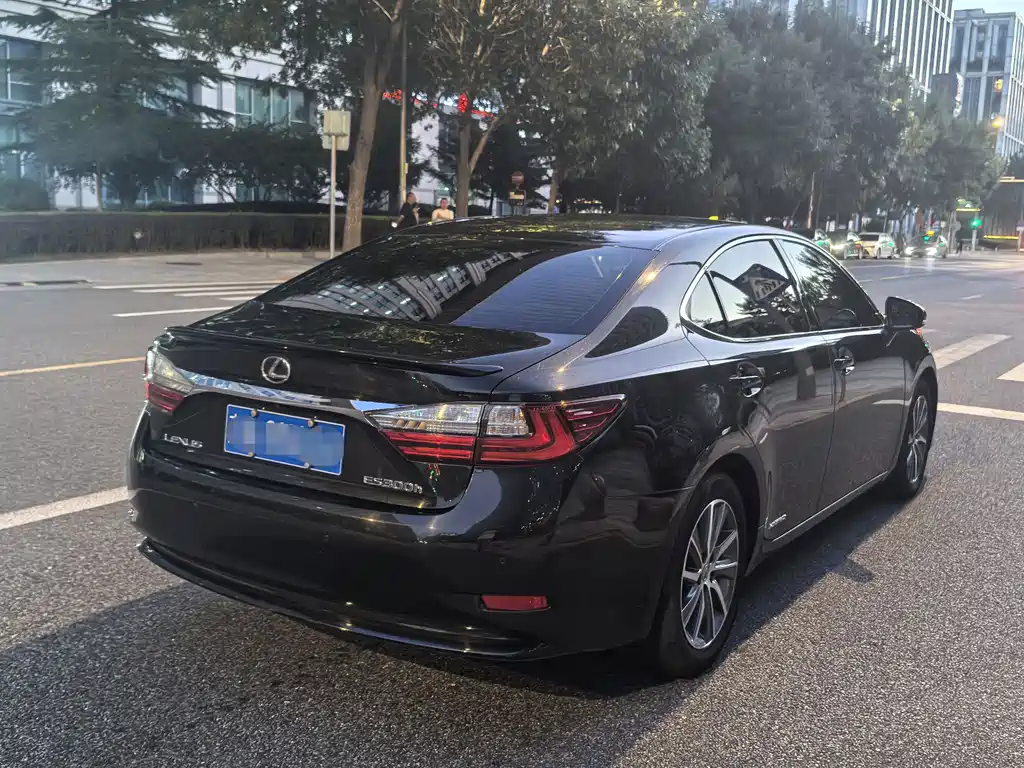 Lexus ES 2015 — фото 4