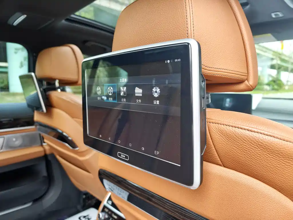 BMW 7 Series 2018 — фото 13