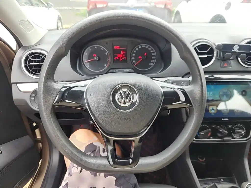 Volkswagen Jetta 2017 — фото 11