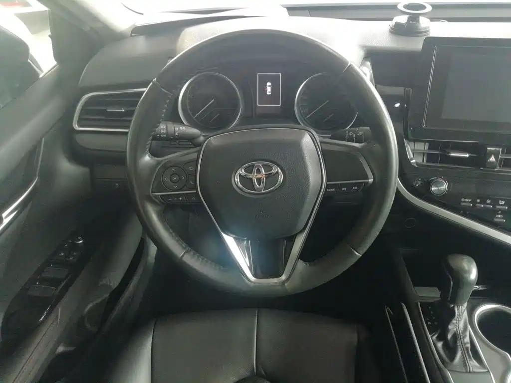 Toyota Camry 2022 — фото 7
