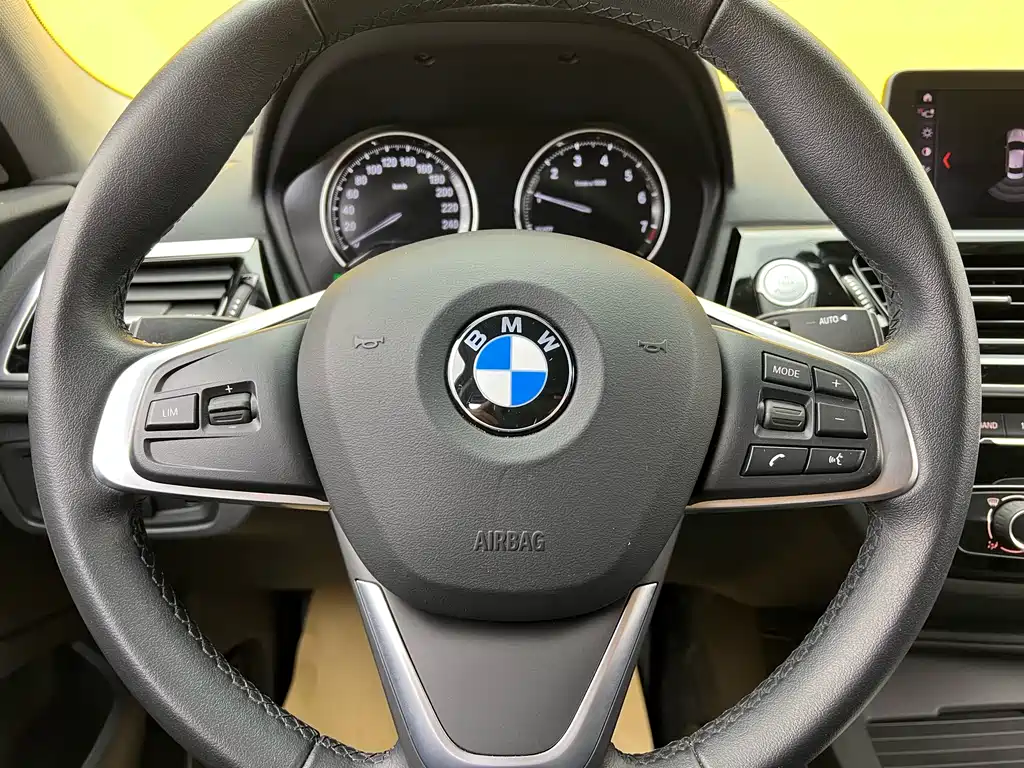 BMW 1 Series 2021 — фото 11