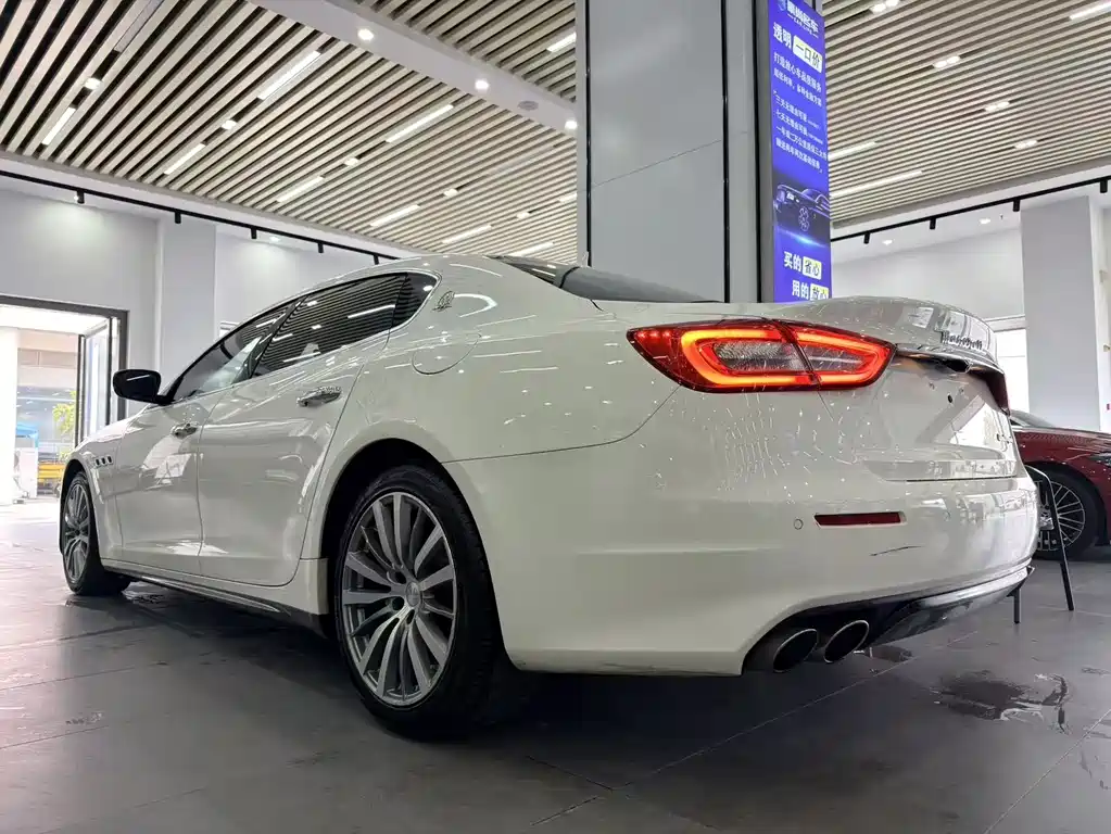 Maserati Quattroporte 2017 — фото 4