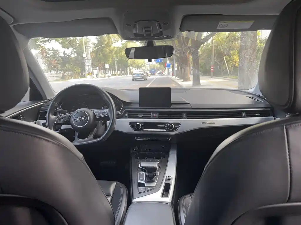 Audi A4L 2018