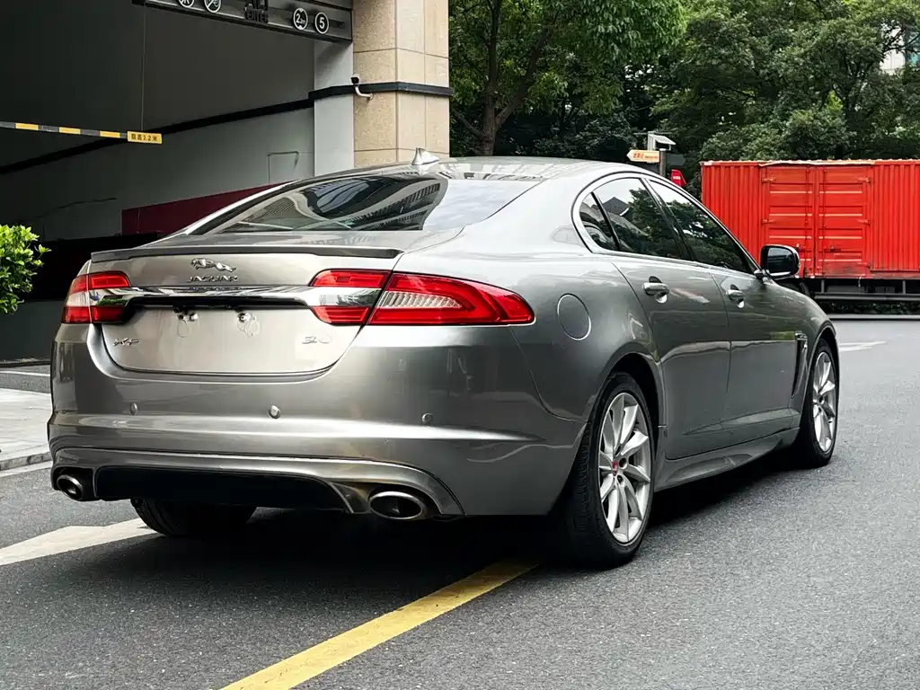 Jaguar XF 2014 — фото 4